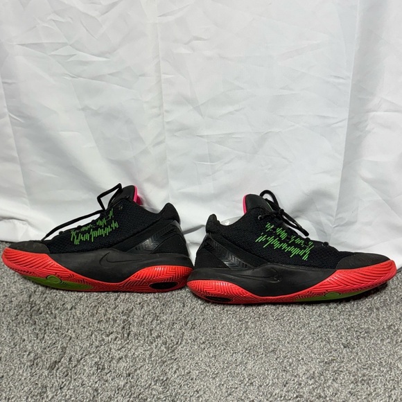 Nike Boys Kyrie Flytrap ll AQ3412-005 Black Basketball Size 6.5Y - Picture 7 of 12